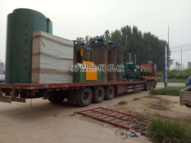 復(fù)合直進(jìn)式拔絲機(jī)裝車發(fā)貨中