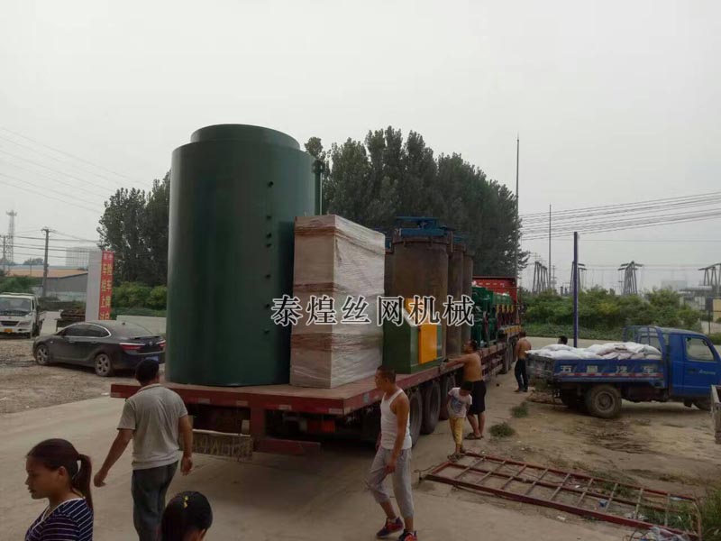 復(fù)合直進(jìn)式拔絲機(jī)裝車發(fā)貨中