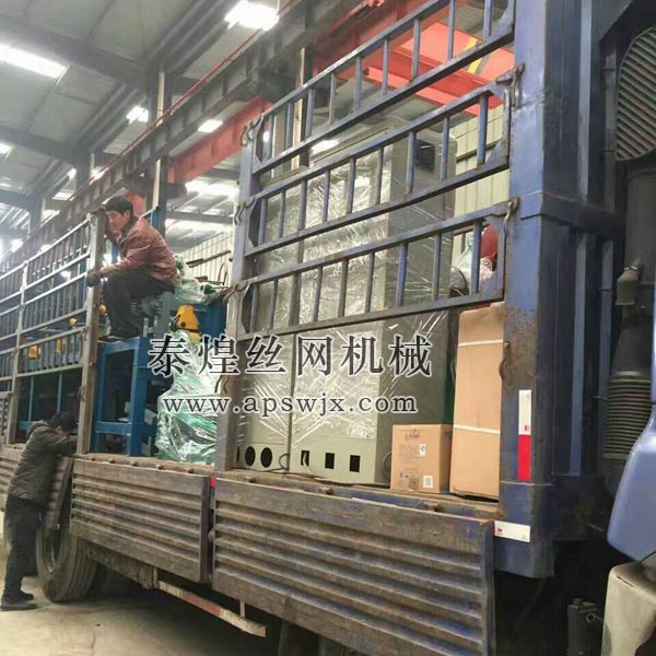 2017年第一臺連罐拉絲機發(fā)貨中